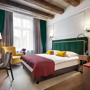 4* Hotel Golden Queen